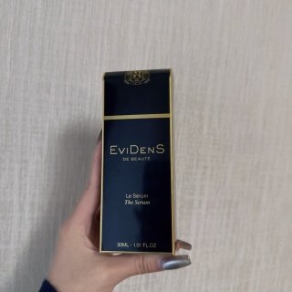 💹70✍️专柜版本
伊菲丹面部胶原精华精华液30ML 。挤出来是清透的啫喱质地上脸抹爆水的感觉稍微按摩几下就吸收了不会黏腻皮肤状态不好的时候可以多涂些当下就能摁住脸蛋的不适皮肤透透亮亮的嫩的都能掐出水来用一段时间下来就算熬夜脸蛋也不会暗沉蜡黄依旧是饱满细腻的状态~~