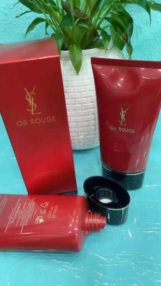 💹105✍️明通版本
对版质量,膏体完美复刻✔️圣罗兰藏金洗面奶红管150ml!