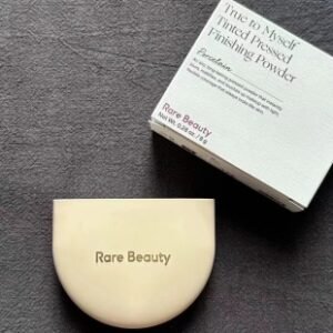 💹52✍️专柜版本
赛琳娜丝粉饼8g！色号：01#Porcelain，02#Lvory，03#Natural。