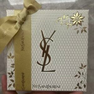 💹195✍️专柜版本
圣罗兰马卡龙限定渐变口红眼影礼盒两件套 ,眼影盘125-77或眼影盘125-1966,配礼袋.