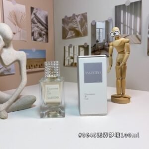 💹55✍️专柜版本
8645无界梦境100ml
华伦天奴梦之解析系列-
Valentino L'innocence de L'air, 2024
品牌：华伦天奴
调香师：Nathalie Lorson
属性：中性香
香调：花香调
前调：青橘当归
中调：黄葵玫瑰
后调：皮革麝香