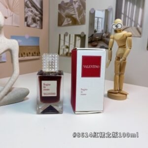 💹55✍️专柜版本
8614红裙之叛100ml
华伦天奴梦之解析系列-
Valentino Sogno In Rosso, 2024
品牌：华伦天奴
调香师：Fabrice Pellegrin
属性：中性香
香调：辛辣木质调
前调：杜松子胡椒苦橙叶
中调：牛奶橙花乳香
后调：香草龙涎香檀香木