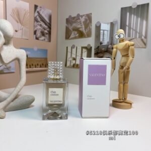 💹55✍️专柜版本
5218俱乐部高定100ml
华伦天奴梦之解析系列-
Valentino Club Couture, 2024
品牌：华伦天奴
调香师：Carlos Benaim
属性：中性香
香调：果香西普调
前调：苦橙香柠檬橘子
中调：橙花无花果鸢尾根
后调：雪松麝香广藿香
