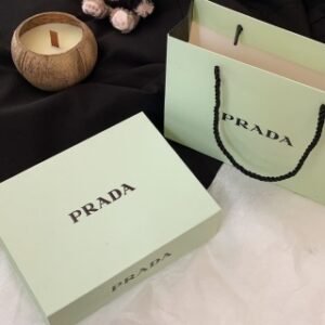 💹58✍️专柜版本
PRADA 普拉达 我本莫测反差感花香三件套‼️，套装内含：我本莫测香水30ml+Q版 我本莫测7ml×2