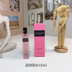 💹25✍️专柜版本
华伦天奴随身喷试管香水15ml，带喷头，共15个味道，分别：
朋克甜心，落日小姐，冒险小姐，白日玫瑰，唐娜小姐（同名女士），随性小姐，挥金先生，暗夜先生，同名男士，机车骑士，黄色梦想（午后少年），坠梦罗马（暮色先生），墨色先生，热烈同名男士，纵情先生（罗马男士）