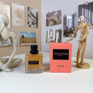 💹65✍️明通版本
华伦天奴落日小姐橘色狂想女士100ml
Valentino Donna Born In Roma Coral Fantasy,2022
属性：女香
香调：果香花香调
前调：猕猴桃橙子
中调：茉莉黄葵玫瑰
后调：麝香雪松