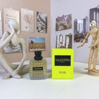 💹65✍️明通版本
华伦天奴白日玫瑰(恬恋玫瑰)100ml
Valentino Donna Born In Roma Yellow Dream,2021
属性:女香
香调:花香调
前调:柠檬
中调:玫瑰
后调:麝香