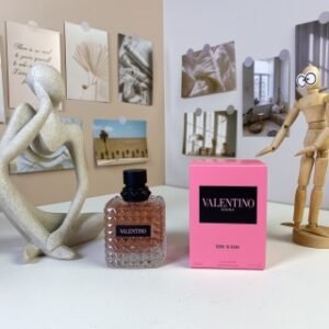 💹65✍️明通版本
华伦天奴罗马女士/朋克甜心100ml
Valentino Donna Born In Roma,2019
属性：女香
香调：花香东方调
前调：黑加仑粉红胡椒香柠檬
中调：茉莉茉莉花茶
后调：香草开司米酮愈创木