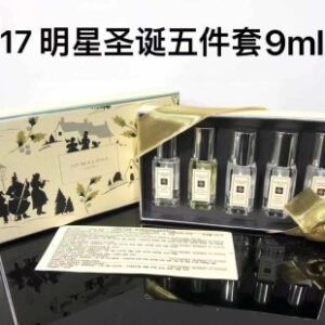 💹60✍️专柜版本
0817祖马龙香水小样9ml五件套人形图案款！内含：9ml×5。味道：虞美人，柏木与葡萄藤，没药与加东豆，丝绒玫瑰与乌木，乌木与佛手柑。
