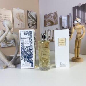💹55✍️专柜版本
迪奥巡航系列-波托菲诺125ml
Dior Cruise Collection Escale a Portofino, 2008
品牌：迪奥
调香师：Francois Demachy
属性：女香
香调：芳香柑橘调
前调：香柠檬柠檬苦橙叶
中调：橙花杜松子杏仁
后调：柏树雪松麝香白松香葛缕子