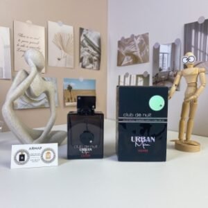 💹70✍️专柜版本
阿玛芙夜店狂欢精粹隐秘版100ml
Armaf Club De Nuit Urban Elixir, 2022
品牌:阿玛芙
属性:男香
前调:香柠檬粉红胡椒茉莉橙花
中调:薰衣草榄香脂天竺葵藏红花金盏花香根草
后调:降龙涎香醚广藿香雪松琥珀劳丹脂