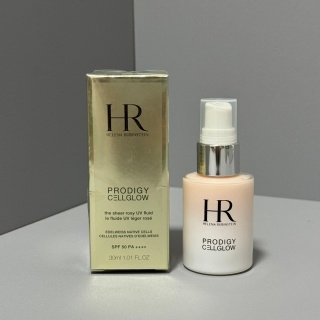 💹20✍️专柜版本
HR赫莲娜高光防晒30ml🔜实拍📸现货❗️HR高光防晒乳30毫升✔质地是流动性很强的水润型乳液,延展性,轻透性都非常棒,使用感柔滑,细腻,用后皮肤完全呈现高光水光肌的感觉,细微的润色,皮肤非常的细腻,光泽感很强!SPF50,PA++++,一款兼具防晒美肤功效的防晒!超适合现在这种外出需要戴口罩的,超爱的💢