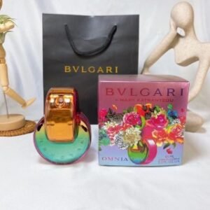 💹45✍️专柜版本
Bvlgari 宝格丽彩色车轮新花果香Omnia限定联名款繁晶Edp 65ml 彩虹瓶
前调：橘子、无花果叶
中调：橙子花、栀子花
基调：白木、麝香
明亮的彩虹瓶中包裹着芬芳，里面有无花果叶和橘子，配以白花，麝香和木质味。真的超适合夏天