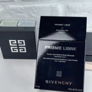 💹45✍️明通版本,最新版
最新版 纪梵希四宫格散粉明通版 3g*4 ,现货5色 🔜0# -1# -2# -3# -4# 。
正品柔蜜防水粉质 不挂壁 底标紫光灯下有荧光反应 细节全对版 味道对香 市面最高版本 非流通普货 正品质量直供 支持对比 配中文标 原箱规格件40