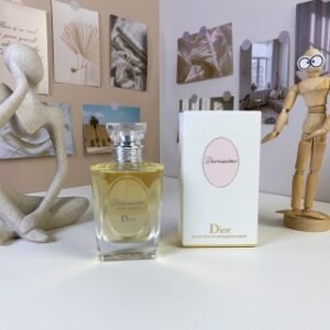 💹55✍️专柜版本
迪奥茉莉花（迪奥之韵）淡香水100ml
Dior Les Creations de Monsieur Dior Diorissimo Eau de Toilette,
2009
品牌：迪奥
属性：女香
香调：绿叶花香调
前调：依兰
中调：铃兰
后调：茉莉