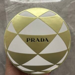 💹185✍️明通版本
新品PRADA普拉达2024圣诞节日限定智性鬼马明星双色礼盒两件套，色号15色可选（U00+B01+B02+B03+B05
R29+O77+U001+U010+U011
U103+B101+B103+B107+P157）配礼袋，官网同步，可配中文标，需要下单备注！