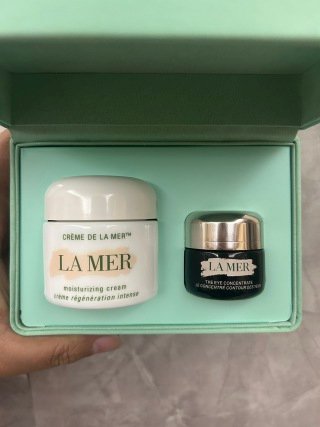 💹280✍️明通版本
法版海蓝之谜蒂芙尼眼面两件套,包含:眼霜15ML+面霜60ML.送礼必备,重新到货,数量不多,数量有限,手慢无!