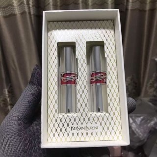 💹145✍️明通版本
圣罗兰蛇皮纹 银圆管口红两件套!配礼袋
色号🔜03+04+05+06+07+13+14+15