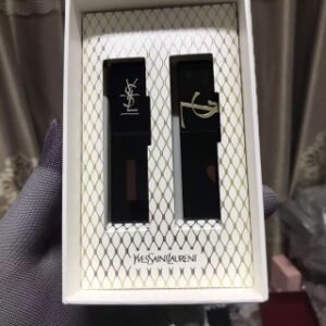 💹88✍️专柜版本
圣罗兰蛇皮纹 唇釉两件套！配礼袋
色号可自选🔜
黑管唇釉，色号407-409-441-416-610-440-434
爱心浮雕唇釉，色号44.403.416.440.610.611.614.620
