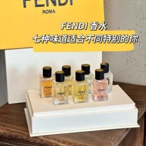 💹90✍️专柜版本
芬迪系列典藏版香水小样七件套7×10ml，内含味道：法棍面包，你好.亲爱的，大地本源，甜蜜之吻，永远属于我，有何不可，大房子。