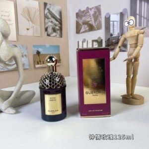 💹55✍️专柜版本
钟情玫瑰125ml
娇兰东方夜谭系列-
Guerlain Rose Amira, 2024
品牌：娇兰
调香师：Delphine Jelk
属性：中性香
香调：花香调
气味：玫瑰乳香广藿香麝香