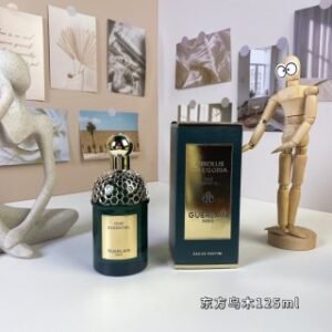 💹55✍️专柜版本
东方乌木125ml
娇兰东方夜谭系列-
Guerlain Oud Essentiel, 2024
品牌：娇兰
调香师：Thierry Wasser
属性：中性香
香调：辛辣木质调
气味：沉香（乌木）皮革玫瑰