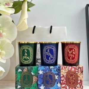 💹78✍️专柜版本
新款 蒂普提克 新年限定蜡烛190g含金属盖出货，
对版品质，现货供应，配礼袋，味道：冷杉，星辰，甜点