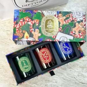 💹100✍️专柜版本
新款 蒂普提克2025年新年限定香薰蜡烛三件套35gx3,内含味道:冷杉,星辰,甜点