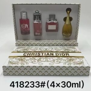 💹55✍️普通
迪奥金色圣诞香水中样30ml四件套！内含：30ml*4带喷头。