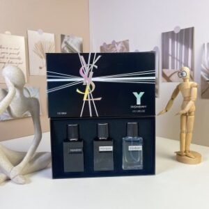 💹60✍️普通
圣罗兰黑盒先锋男士中样三件套30ml×3个，带喷头，内含：黑瓶先锋男士，浓香先锋男士，淡香先锋男士