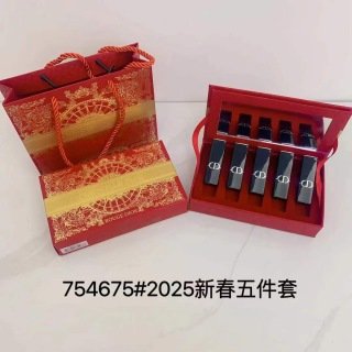 💹45✍️专柜版本,2025新春小样装
2025迪奥磁吸蓝金口红小样五件套新春版,配专柜手提袋,套装内含:
999丝绒+200丝绒+720丝绒+777丝绒+888哑光