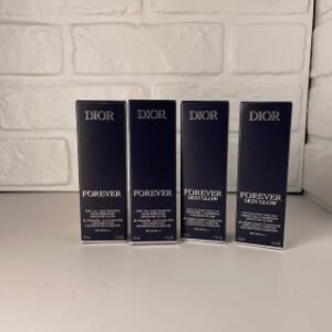 💹55✍️明通版本
迪奥新一代锁妆粉底液明通版30ml，色号：哑光1N#，哑光ON#，滋润1N#，滋润ON# 。正品支支雅 过检测 膏体华测光谱可过 细节全对版 味道对香 市面最高版本 非流通普货 正品质量直供 支持对比 配中文标 打12 件96
