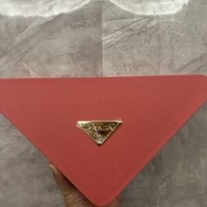 💹190✍️明通版本
新品PRADA普拉达2024情人节限定明星双色礼盒.配礼袋.色号18色可选.色号:U000#-U001#-U011#-B01#-B02#-B03#，B05#-B101#-B103#-B107#-O76#-O77#-O176#-O177#-P56#-R26#-R27#-R28#.色号下单备注.没备注随机发.官网同步产品！