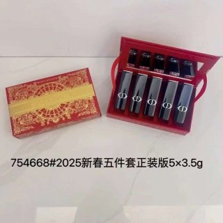 💹130✍️明通版本,正装
2025迪奥新春磁吸口红五件套正装版5×3.5g,套装内含:丝绒720+丝绒217+丝绒999+丝绒228+丝绒188