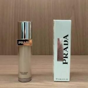 💹20✍️明通版本
普拉达光子粉底液中样15ml
正装缩小版，可替换内芯
包材精致，铝盖，带按压泵头
打盒12支，配中文标
打码：40Y01Y
LW5-LC5-LN5-LN10