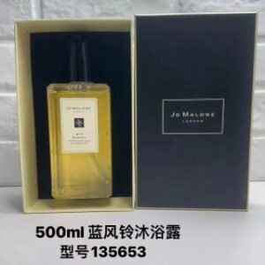 💹55✍️专柜版本
可配礼袋+中文标，祖马龙沐浴露500ml！味道：蓝风铃，英国梨，青柠，海盐，牡丹，黑石榴。