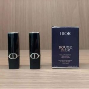 💹40✍️明通版本,小样装
迪奥烈焰新款磁吸蓝金口红小样两件套1.5g×2
专柜对版小样
膏体对色对味
附带中文标
色号:丝绒777-丝绒999