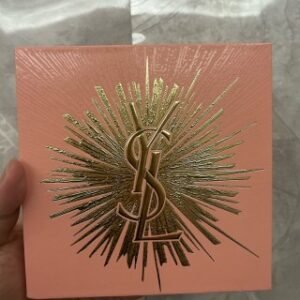💹90✍️专柜版本
💹120✍️明通版本
圣罗兰2025新年情人节限定爱心唇釉礼盒两件套：（44.403.416.440.610.611.614.620.621.622.十色可选）配手提袋，送礼佳品，高档货，官网同步！