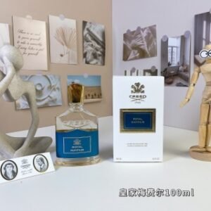 💹45✍️专柜版本
克雷德信仰皇家梅费尔香水100ml
🔜 一比一质量❗️克雷德皇家梅费尔100ml
Creed Royal Mayfair,
品牌：恺芮得
调香师：Olivier Creed
属性：中性香
香调：花果香美食调
前调：松树杜松子酒青柠
中调：玫瑰
后调：尤加利雪松橙子