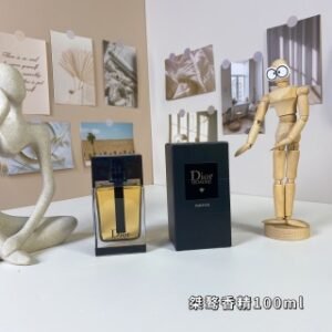 💹60✍️专柜版本
迪奥桀骜男士香精版100ml
Dior Homme Parfum, 2014
品牌：迪奥
调香师：Francois Demachy
属性：男香
香调：皮革调
前调：鸢尾花橙子
中调：皮革玫瑰
后调：檀香木黄葵沉香（乌木）雪松