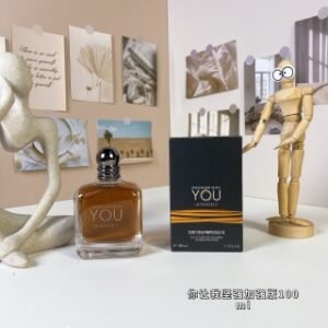 💹50✍️专柜版本
阿玛尼你让我坚强加强版100ml
Giorgio Armani Emporio Armani Stronger With You Intensely,
2019
品牌：阿玛尼
属性：男香
香调：馥奇东方调
前调：粉红胡椒杜松紫罗兰
中调：太妃糖肉桂薰衣草鼠尾草
后调：香草零陵香豆琥珀绒面革