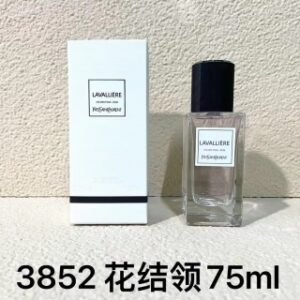 💹50✍️专柜版本
圣罗兰高定香水75ml！味道：衬衣，西装，狩猎，粒纹皮，花结领，卡班，风衣，皮革，礼帽，长衫，连体衣，红丝绒！