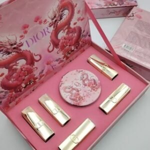 💹70✍️专柜版本,金管口红款
新品到货 迪奥桃花龙金管磁吸口红五件套1.5g(铝)
带Dior限量化妆镜
色号:丝绒999-777-720-840-100
件50套,配中文标➕礼袋