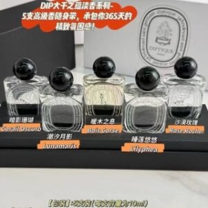 💹85✍️专柜版本
蒂普提克大千之蕴香水小样五件套10ml,味道:暗影珊瑚,潮汐月影,暖木之息,睡莲悠悠,沙漠玫瑰!