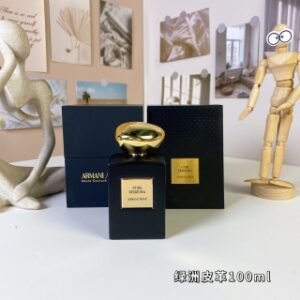 💹60✍️专柜版本
绿洲皮革100ml
阿玛尼私藏系列-
Giorgio Armani Cuir Zerzura, 2020
品牌：阿玛尼
调香师：Nelly Hachem Ruiz
属性：中性香
香调：皮革调
前调：紫罗兰叶榄香脂橘子
中调：鸢尾花玫瑰
后调：皮革香草雪松