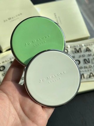 💹40✍️专柜版本
祖马龙 迷人车载香氛,狂热者力荐
最近刚推出了两款新香“香薰”
2个味道:威斯丁白茶,庭前栀子花