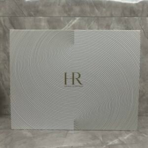 💹300✍️明通版本
HR赫莲娜黑绷带面霜一拖九套盒.配手提袋.包含:黑绷带面霜50ML+黑绷带面霜小样5ML×7+白绷带面霜小样5ml×2.产品都是明通版.正装和小样膏体一样对版对味带闪.膏体有造型.市场独家质量.非流通货.供平台.官网同步!