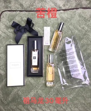 💹45✍️明通版本/可配中文
祖马龙香水30ml, 配中文标签·配透明袋子·一标双层 ·单独条码·透明隐形管,
22个味道🔜英国梨与香豌豆
青柠罗勒与柑橘
英国梨与小苍兰限定版
无花果与莲花
胭红玫瑰
姜饼
忍丹与印蒿
鼠尾草与海盐
橙花
英国橡树与榛子
黑莓与月桂叶
黑石榴
含羞草与小豆蔻
苦橙
虞美人与大麦
英国梨与小苍兰
银桦与薰衣草
星光柑橘与蜂蜜
杏桃花与蜂蜜
蓝风铃
橘子果酱
牡丹与胭红麂绒