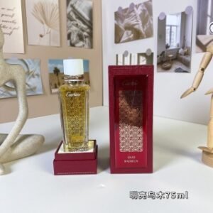 💹65✍️专柜版本
卡地亚明亮乌木75ml
Cartier Oud Radieux, 2015
品牌：卡地亚
调香师：Mathilde Laurent
属性：中性香
香调：辛辣木质调
生姜沉香（乌木）花椒
