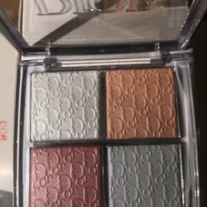 💹80✍️明通冲正版本,
新增色号006,2024新版迪奥高光四色修容盘10g,,烤粉质地,质量更高更好,可充正,现货色号001-002-003-004-006